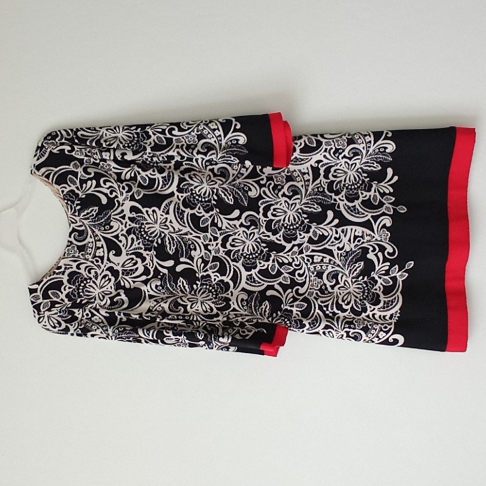 Beautiful print dress!